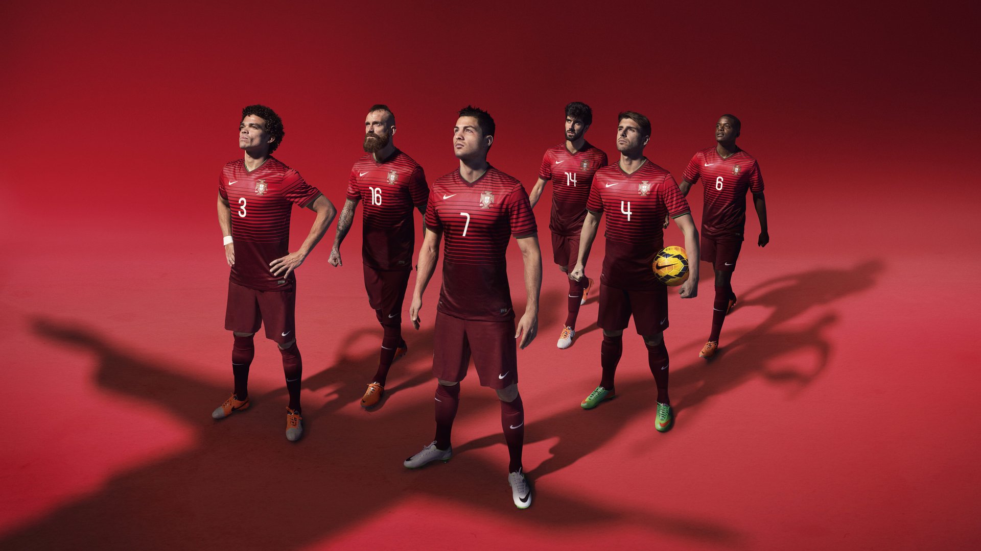 “飞跃东安湖:跑酷选手挑战最具难度的障碍赛道”