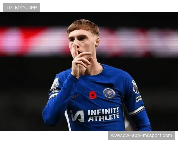 切尔西两翼齐飞，帕尔默接回敲精准射门